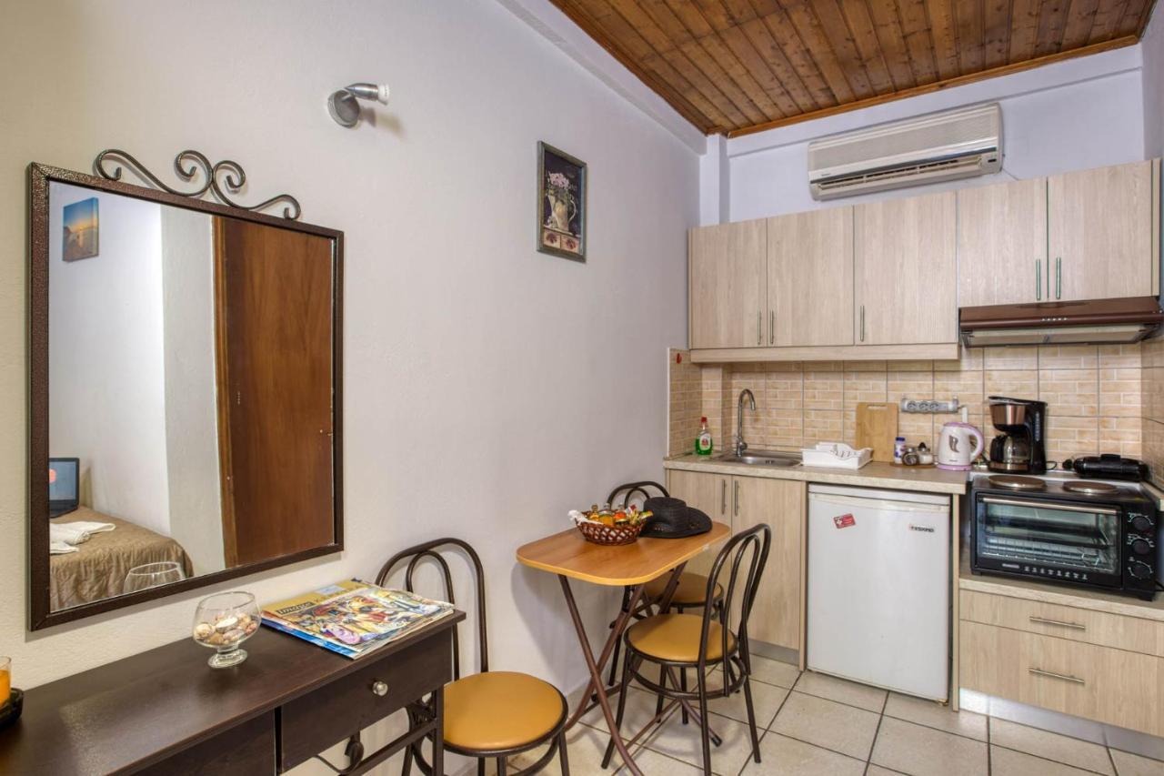 Christinas Apartments Ágios Matthaíos Eksteriør bilde
